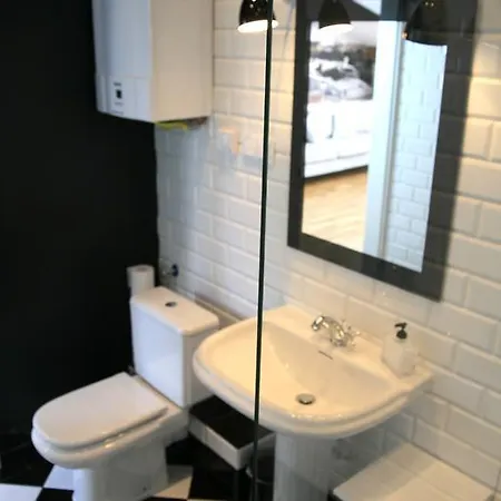 Designer In The Heart Of 4th Floor No Lift Apartmán