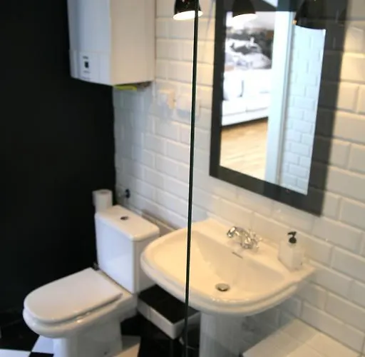 Designer In The Heart Of 4th Floor No Lift Apartment