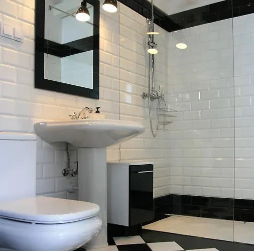 Designer In The Heart Of 4th Floor No Lift