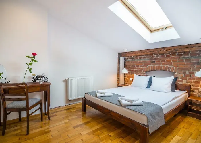 Designer In The Heart Of 4th Floor No Lift Apartment *